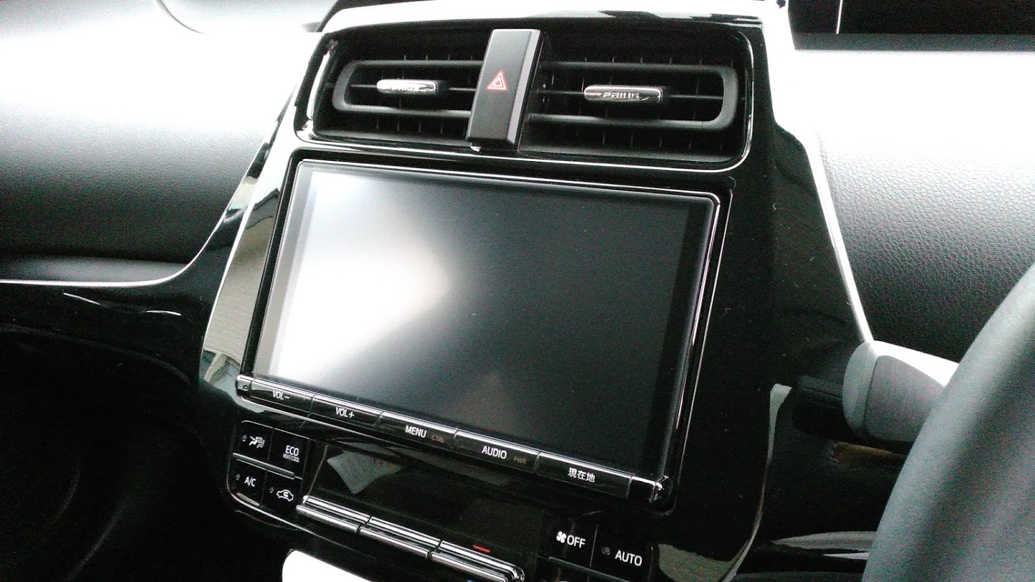 トヨタの純正ナビで走行中にTV(テレビ)やDVDを見る方法 | カーブログ